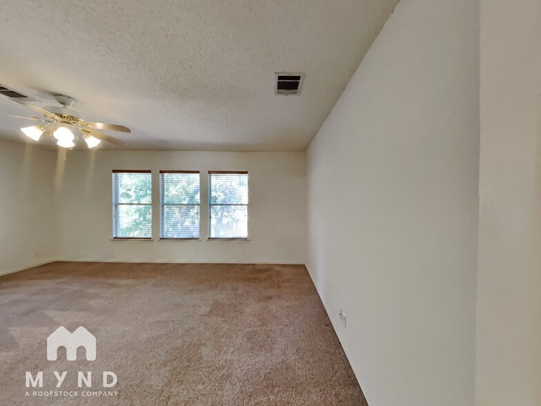 Building Photo - 205 Covala Dr