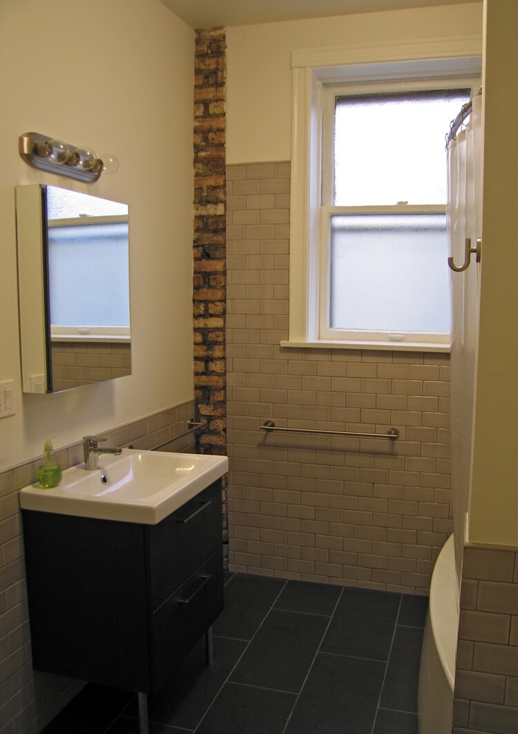 Bathroom - 1057 W Balmoral