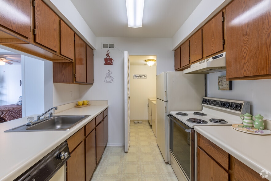 Kitchen - Aspen Creek Apartments