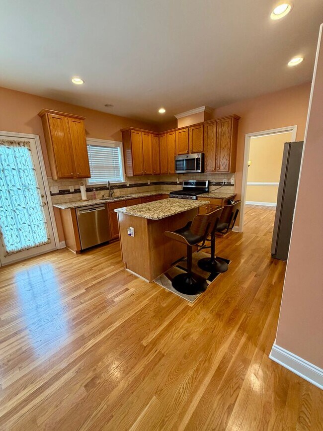 Building Photo - Stunning 5BR Retreat in Gated Village at Telfair
