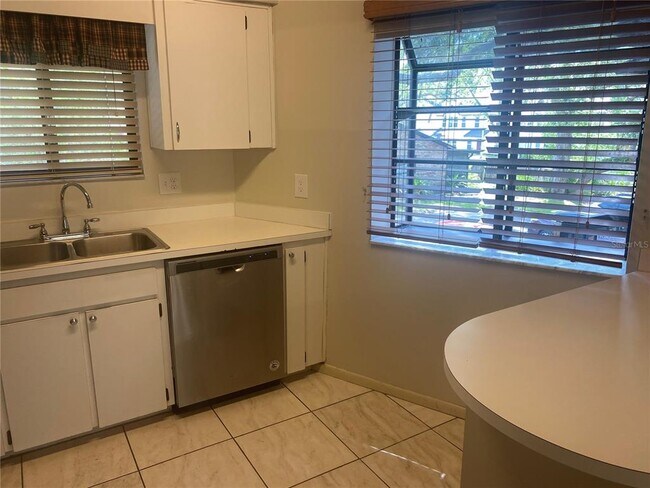 Building Photo - 1768 Foxhall Cir