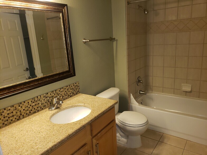 Building Photo - 5201 S Fox St