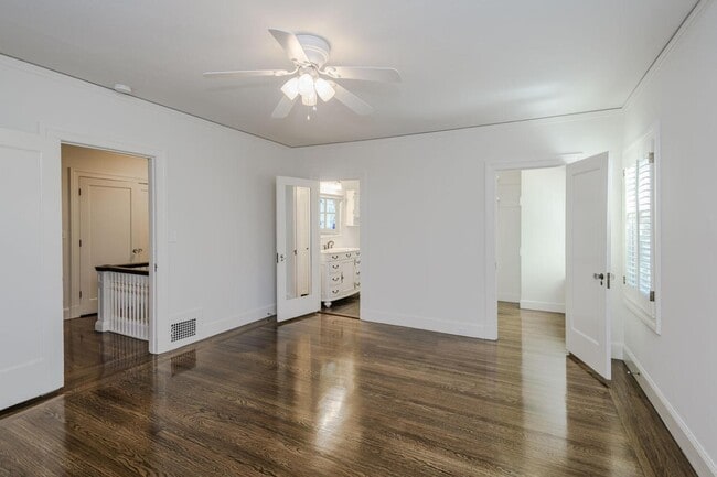 Building Photo - 719 W Poplar Ave