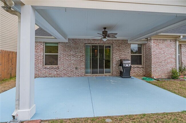 Building Photo - 5660 Crest Hill Dr NE