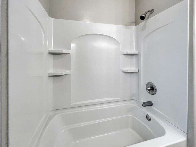 Building Photo - Cozy Inside, Spacious Outside: Fort Myers 2 Bed / 1 Bath + Giant Lawn + W/D Hookups — Pets Accepted