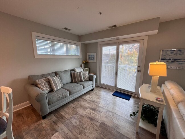 Building Photo - Stylish Downtown Traverse City Condo – Ful...