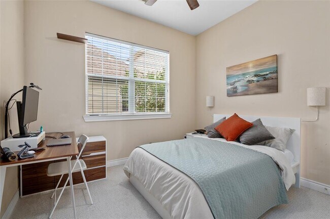 Building Photo - 9008 Bayview Cove Dr