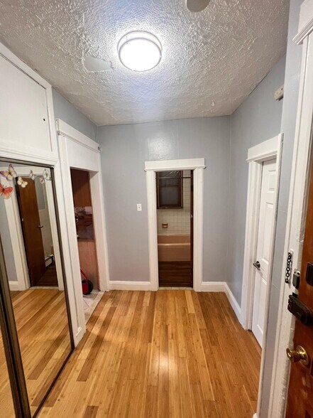 Building Photo - 209 Garfield Ave