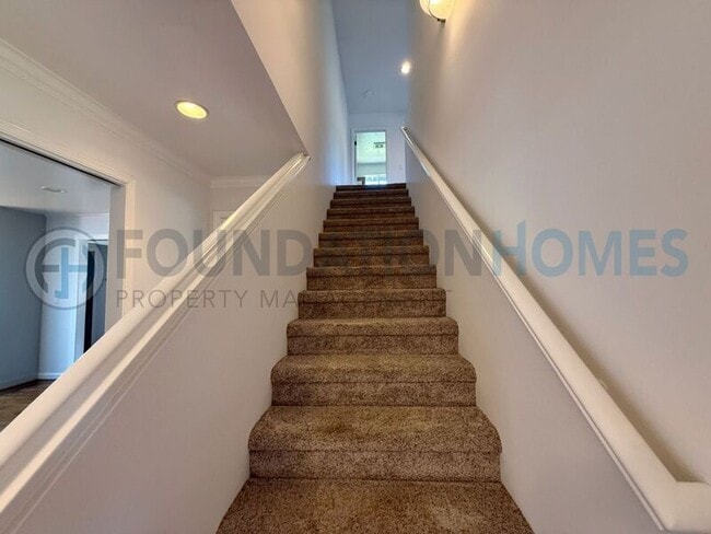 Building Photo - 742 McClay Rd