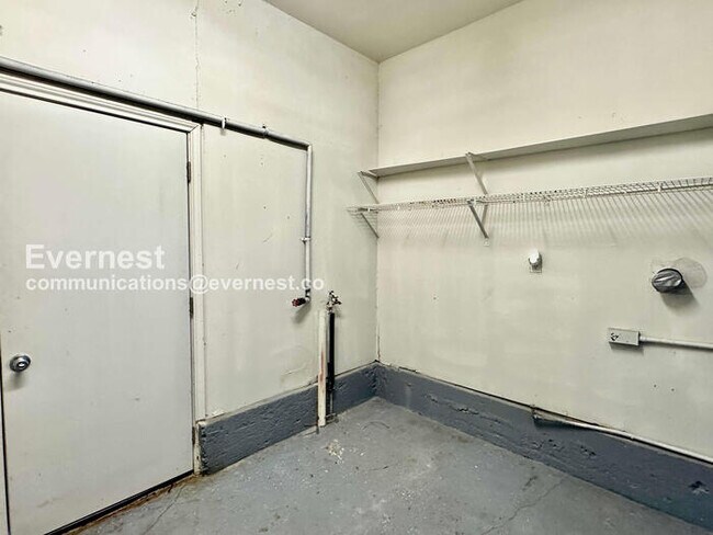 Building Photo - PROMO: Get HALF month’s rent free when you sign the lease TODAY! / 3 Bed, 1 Bath Home with Fenced...