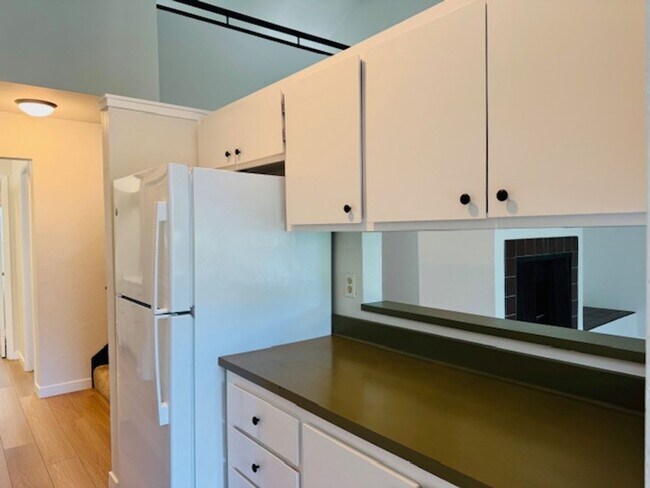 Building Photo - Spacious Two story 2 bedroom, 2 bath Condo. Move-In ready!!