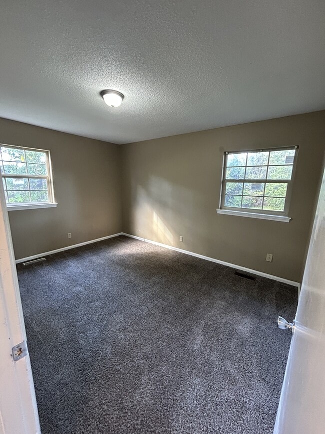 Building Photo - 2117 Ridge Rd