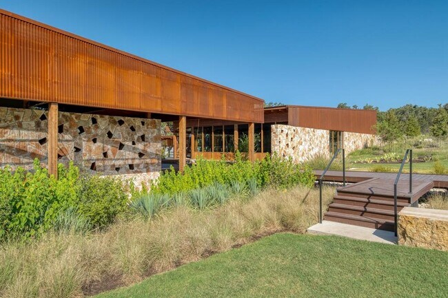 Building Photo - 1113 Wolf Hollow Dr