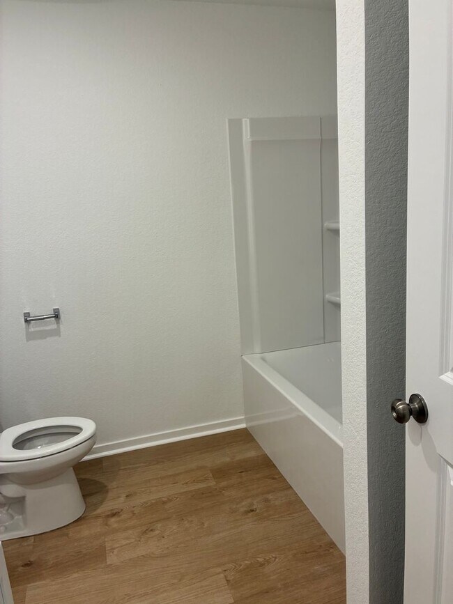 Building Photo - 1406 Manor Ct