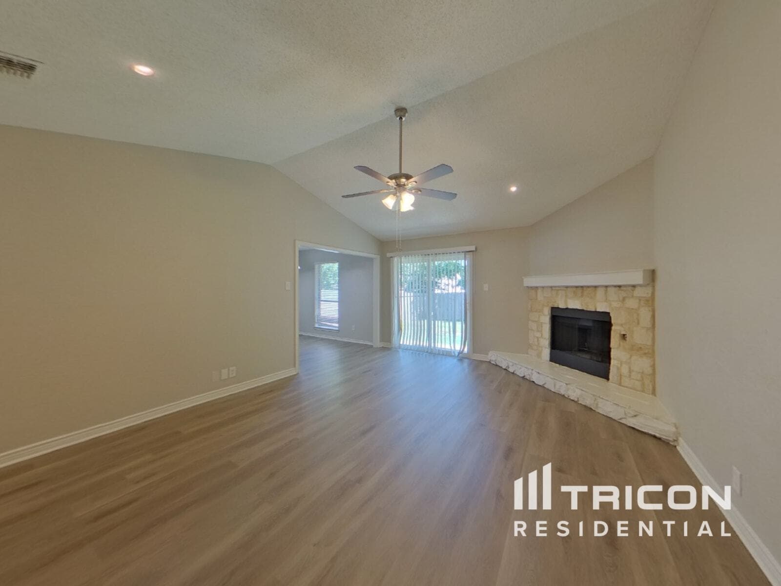 Building Photo - 8620 Santa Clara Dr