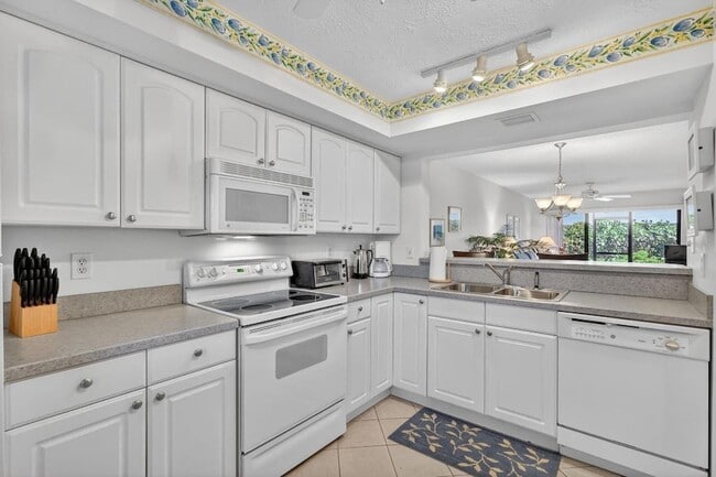 Building Photo - 7410 S Ocean Dr