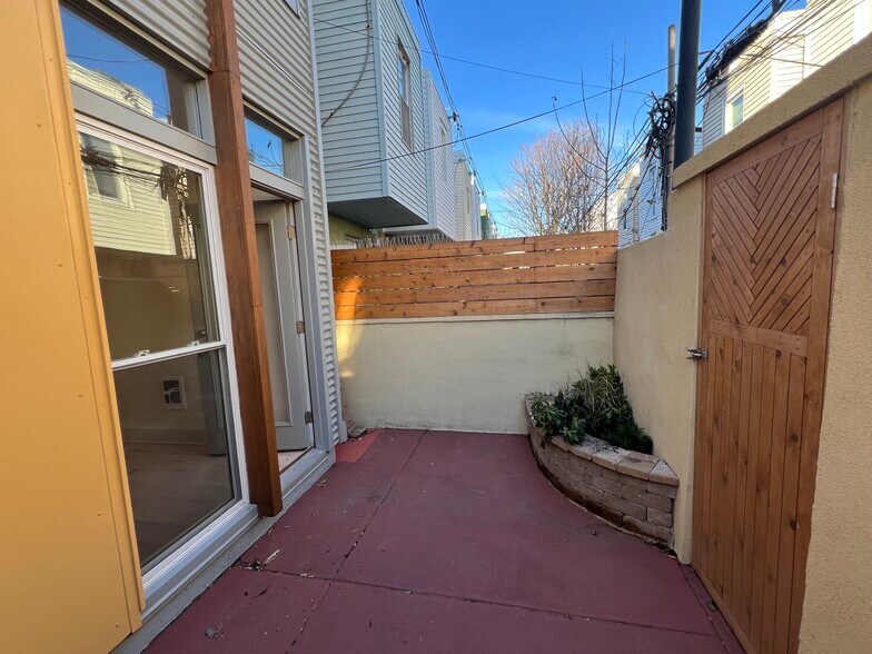 Building Photo - 2019 S Beechwood St