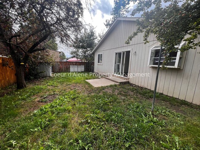Building Photo - 3290 N 11th St