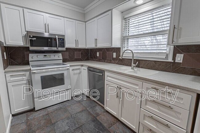 Building Photo - 13032 W 102nd Terrace