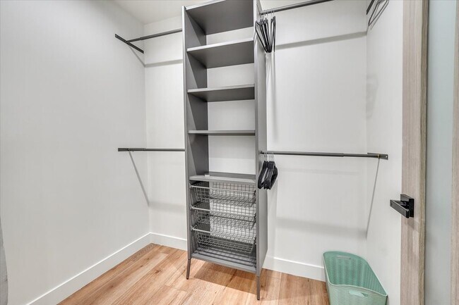 Building Photo - 14541 Weddington St