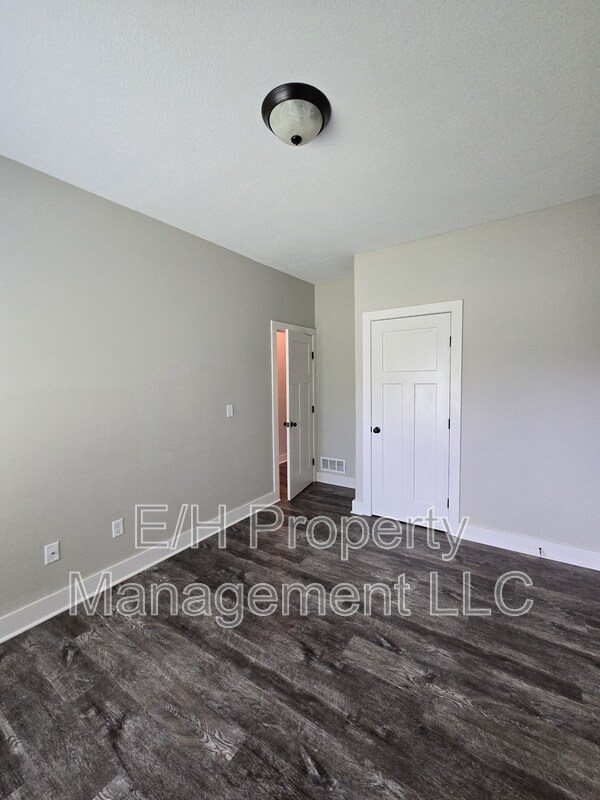Building Photo - 3321 E Aster St