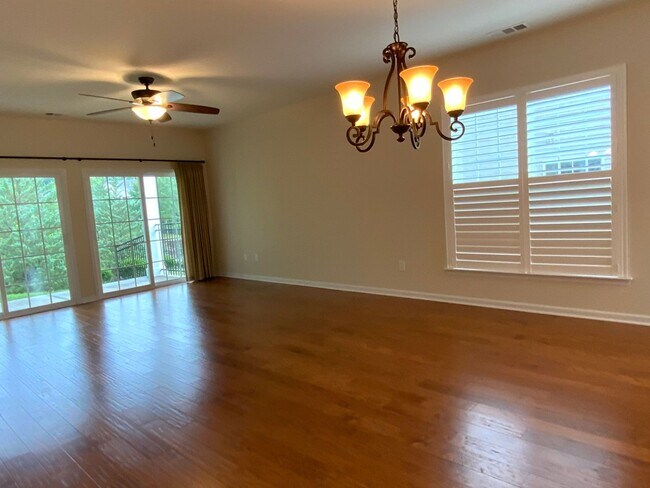 Building Photo - Move in ready in a wonderful Active 55+ Ad...