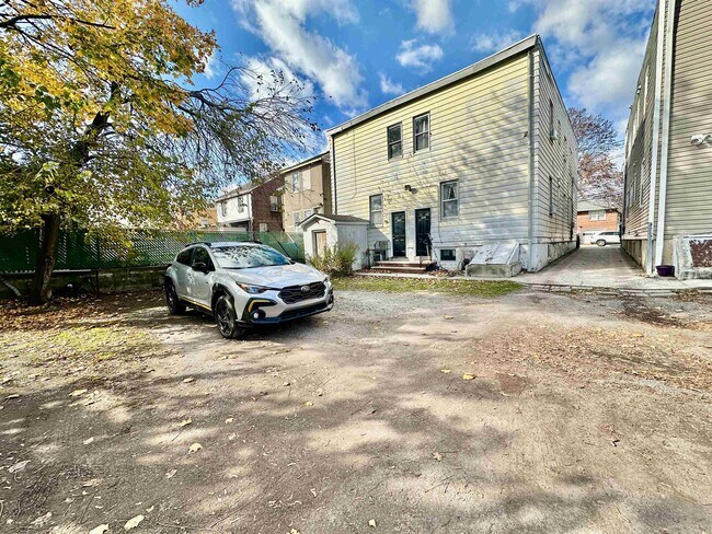 Building Photo - 84 Magnolia St