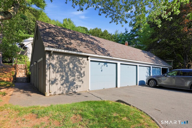 Building Photo - 10 Partridge Ct