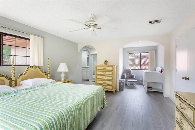 Building Photo - 470 NW 38th Ave