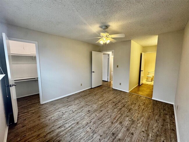 Building Photo - 9404 Teasdale Terrace