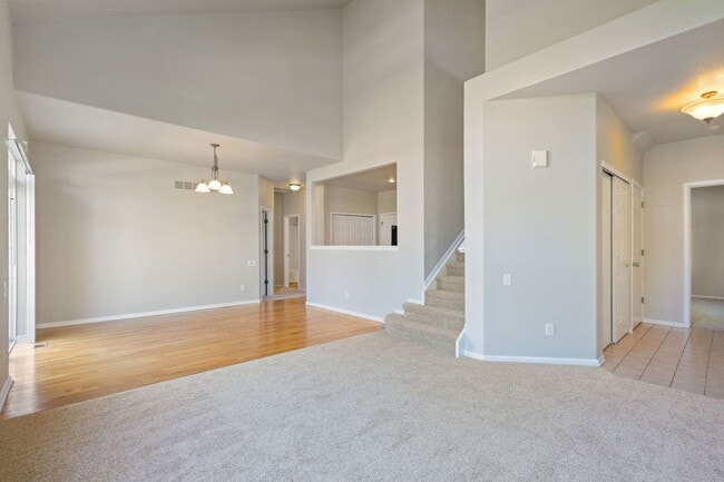 Building Photo - Like-New Townhome in Desirable West Loveland