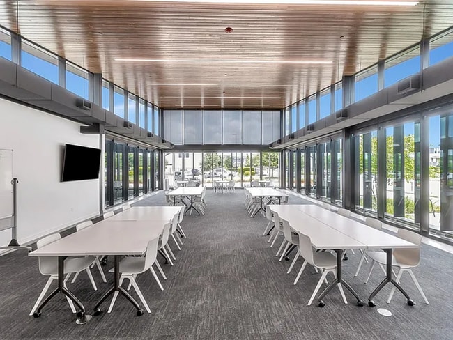 Building Photo - Elegant 4 BR 3.5 BA and 1 Office/Bedroom Convertible Home with Modern Amenities