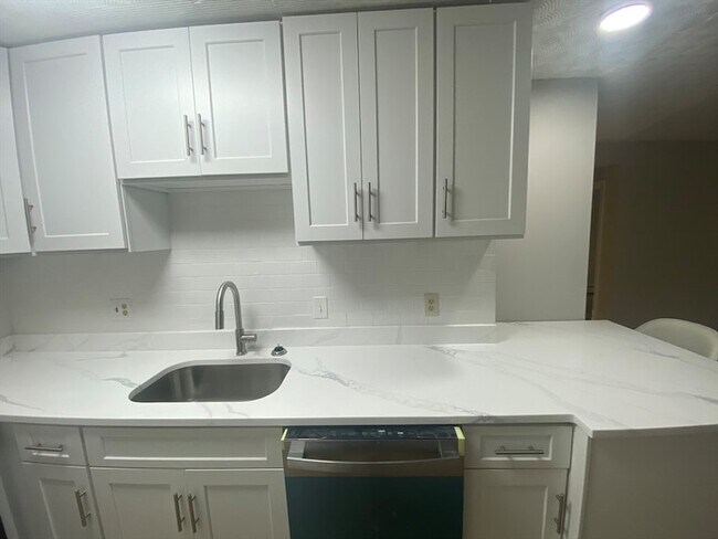 Building Photo - 1409 River St