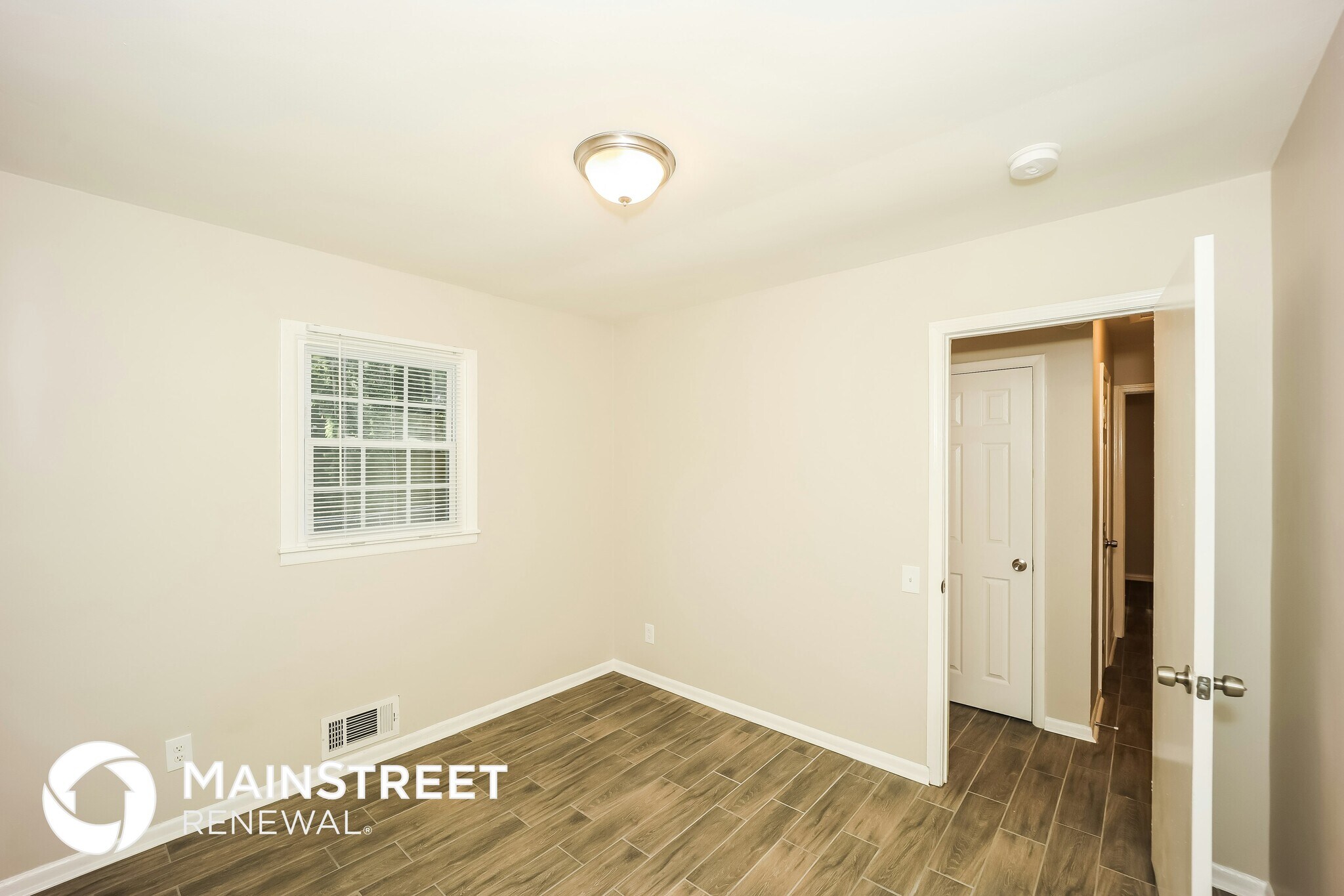 Building Photo - 6067 Park Dr