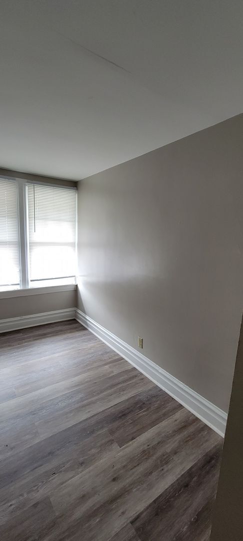 Building Photo - 3 bedroom (space bedrooms), 1 bath, 2 story single family