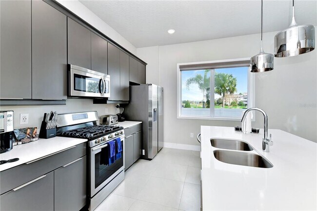 Building Photo - 7740 Sandy Ridge Dr