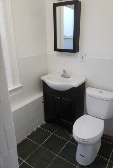 Building Photo - 8 Farley Ave