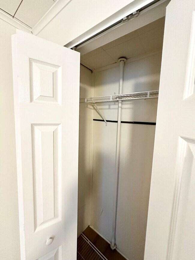 Building Photo - 100.5 E Middle St