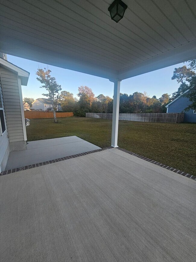 Building Photo - 4 Bedroom Home in Sneads Ferry