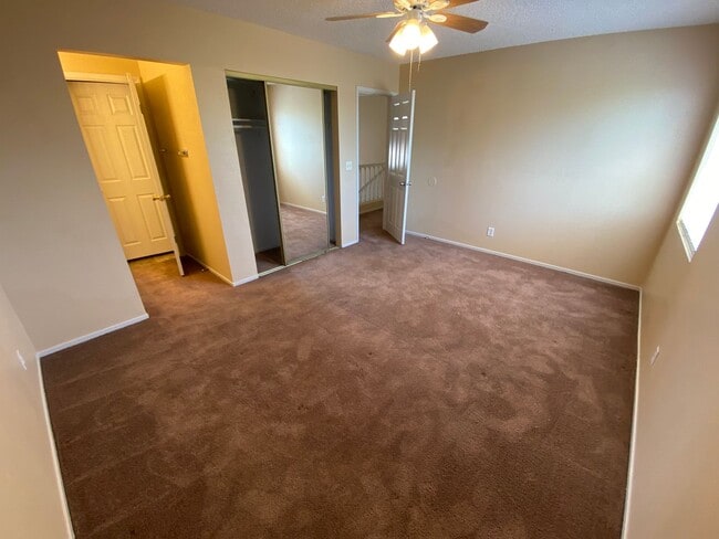 Building Photo - 3 bed, 2.5 bath, 3 car garage home in Nort...