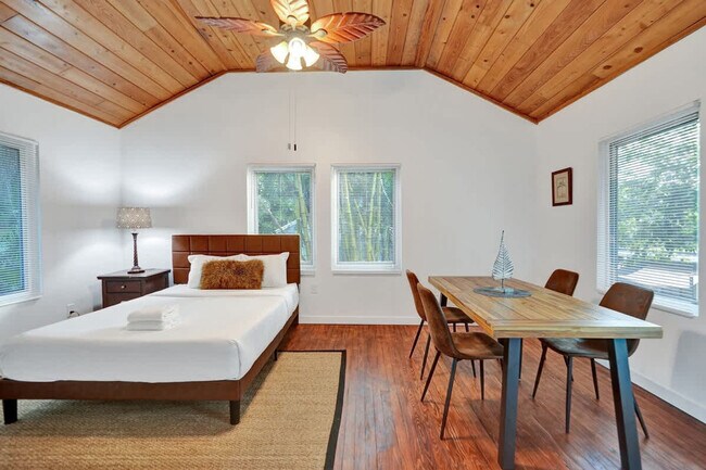 Building Photo - 1115 SW 4th St