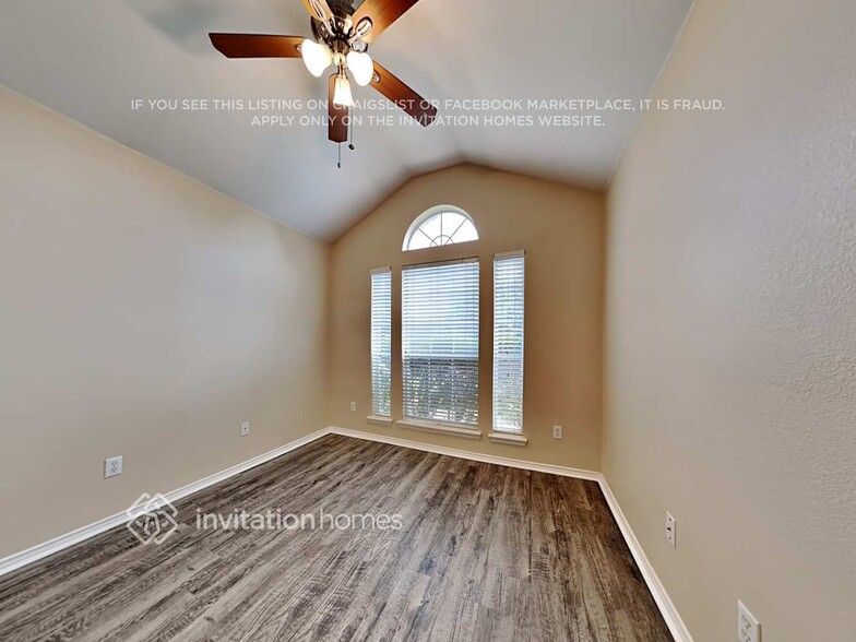Building Photo - 4836 Stetson Dr S