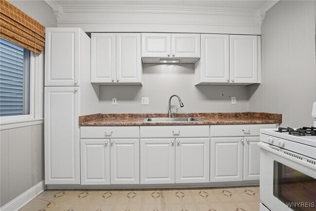 Building Photo - 830 Potomac Ave