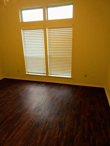Building Photo - 2110 Valleywood Dr