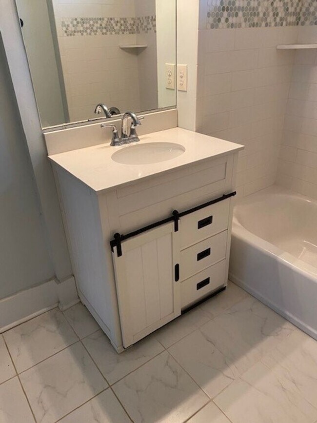 Building Photo - Cargo District home located within walking distance of Downtown Wilmington