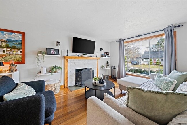 Building Photo - 95 Oriole Rd