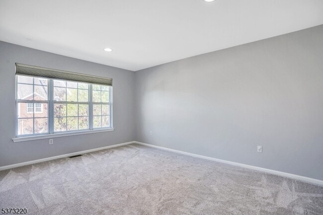 Building Photo - 168 Gladstone Dr