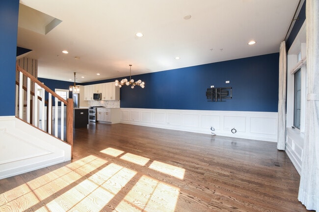 Building Photo - 330 Pennsylvania Way