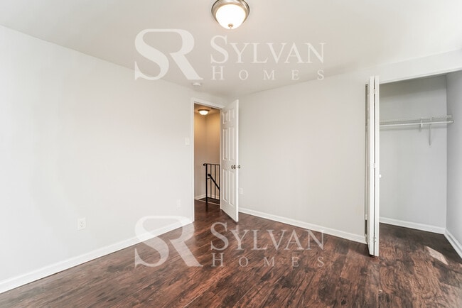 Building Photo - This highly desirable 4 bedroom, 2 bathroom home is ready for your personal touch!