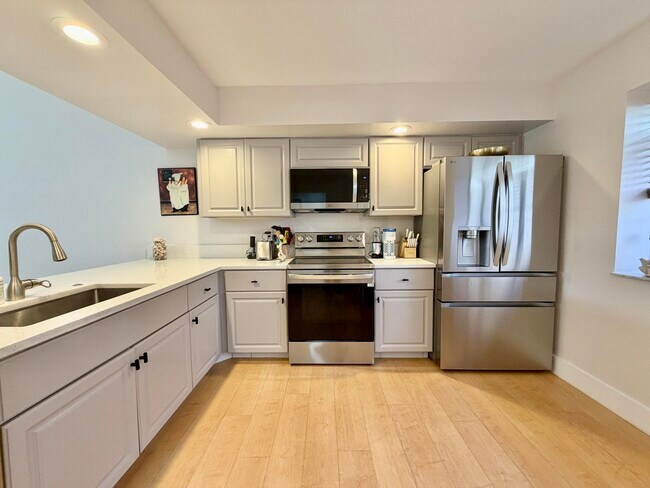 Building Photo - 7935 La Mirada Dr